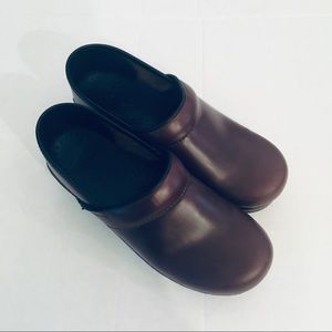 Dansko Professional Brown Leather Clogs Size 37